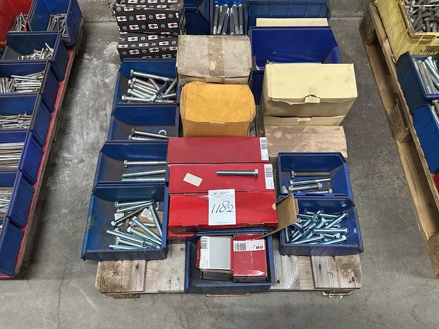 Partij bevestigingsmateriaal (c) - afbeelding 1 van  4