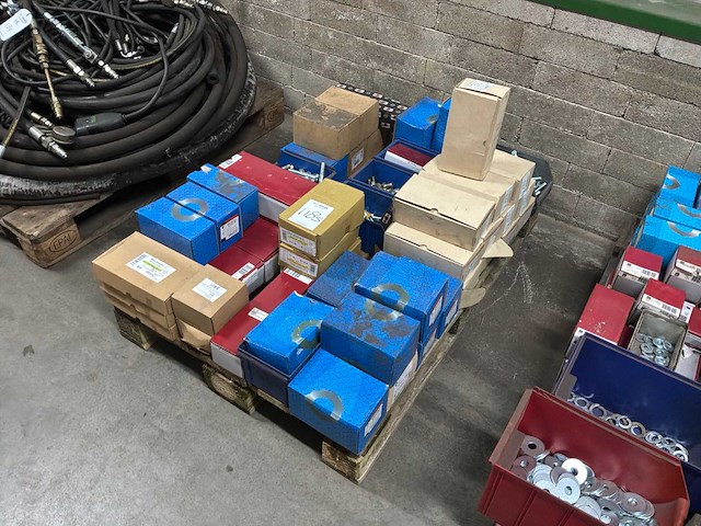 Partij bevestigingsmateriaal (c) - afbeelding 1 van  6