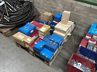 Partij bevestigingsmateriaal (c) - afbeelding 1 van  6