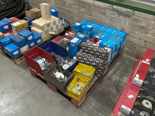 Partij bevestigingsmateriaal (c) - afbeelding 1 van  5