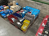 Partij bevestigingsmateriaal (c) - afbeelding 1 van  5