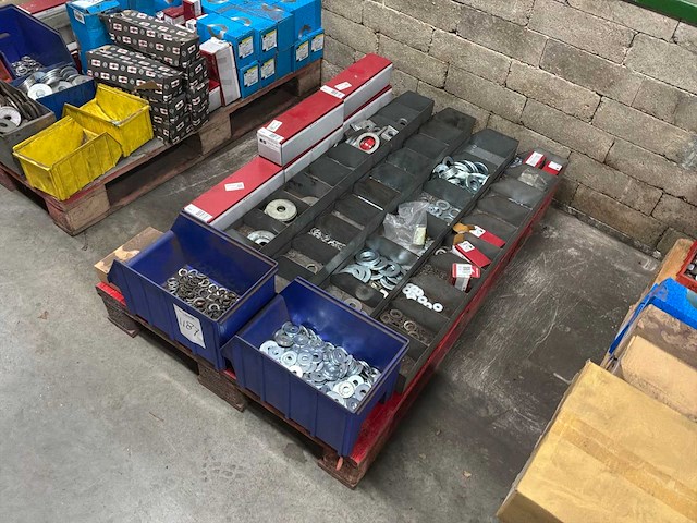 Partij bevestigingsmateriaal (c) - afbeelding 1 van  4