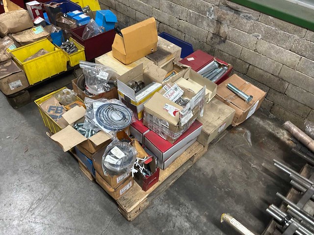 Partij bevestigingsmateriaal (c) - afbeelding 1 van  8