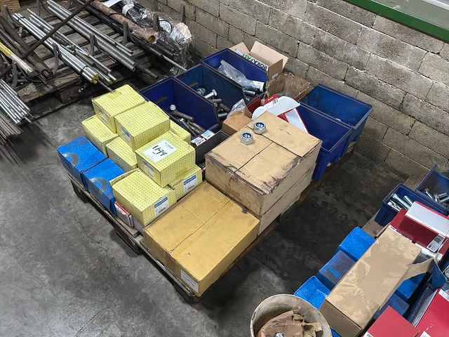 Partij bevestigingsmateriaal (c) - afbeelding 1 van  8