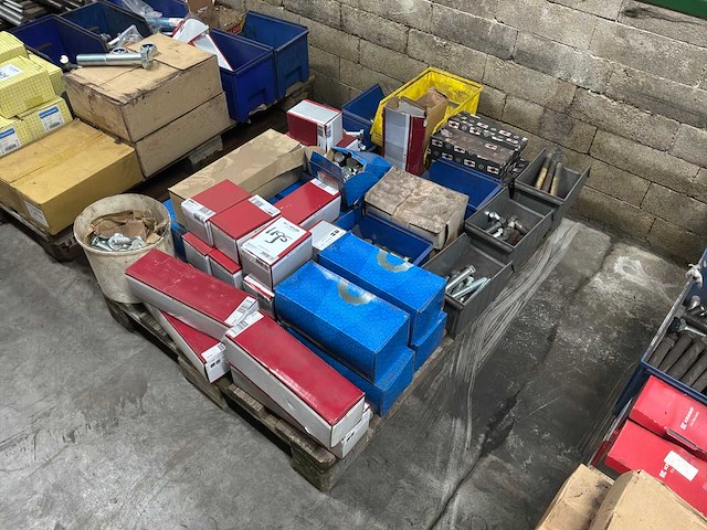 Partij bevestigingsmateriaal (c) - afbeelding 1 van  7