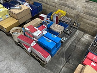 Partij bevestigingsmateriaal (c) - afbeelding 1 van  7