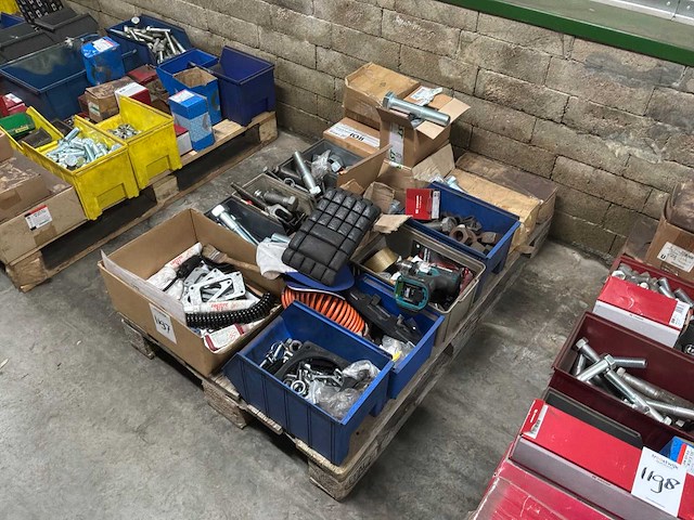 Partij bevestigingsmateriaal (c) - afbeelding 1 van  5