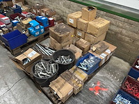 Partij bevestigingsmateriaal (c) - afbeelding 1 van  3