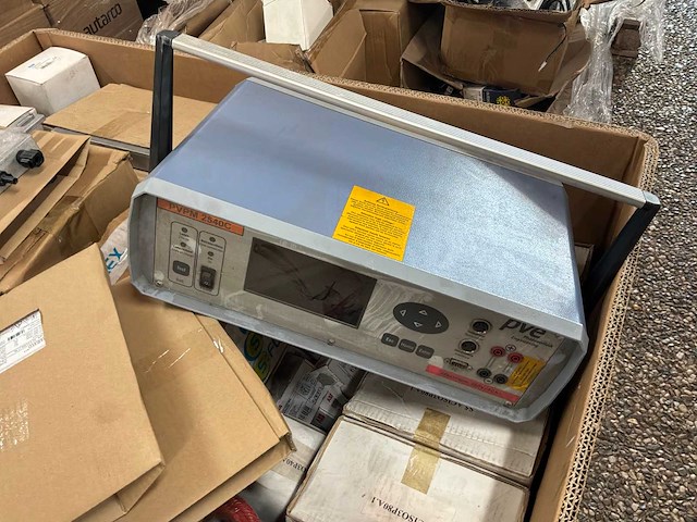 Partij bevestigingsmateriaal en autarco solar inverter - afbeelding 6 van  14