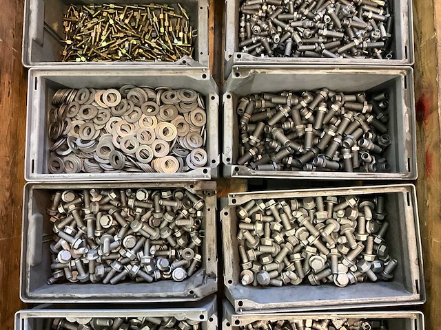 Partij bevestigingsmateriaal en koppelingen - afbeelding 3 van  4