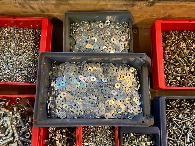 Partij bevestigingsmateriaal en koppelingen - afbeelding 4 van  7