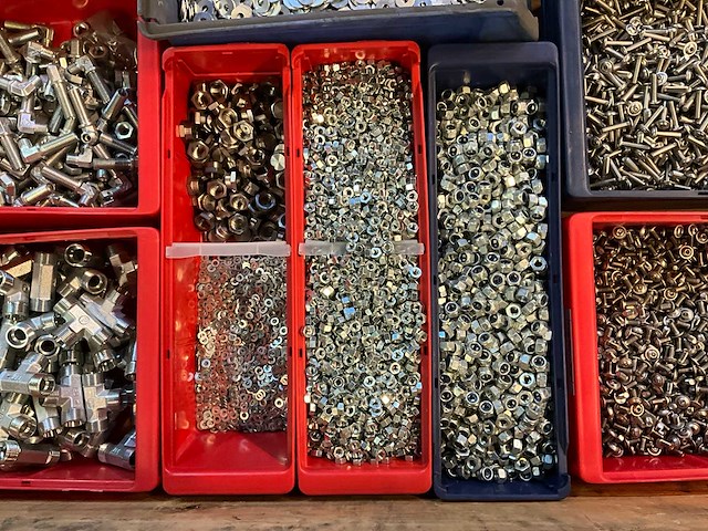 Partij bevestigingsmateriaal en koppelingen - afbeelding 5 van  7