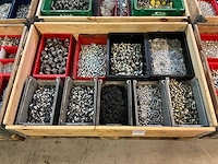 Partij bevestigingsmateriaal en koppelingen - afbeelding 1 van  5