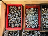 Partij bevestigingsmateriaal en koppelingen - afbeelding 2 van  5