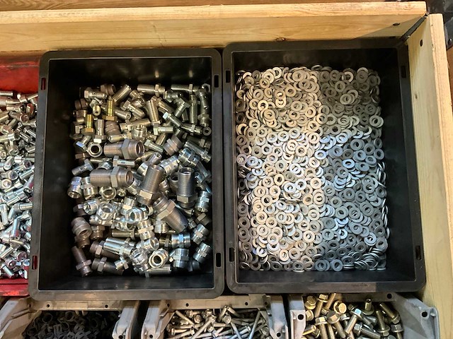 Partij bevestigingsmateriaal en koppelingen - afbeelding 3 van  5