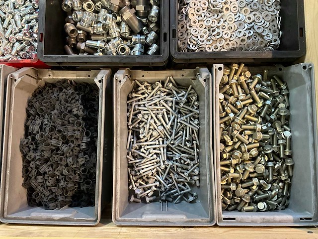 Partij bevestigingsmateriaal en koppelingen - afbeelding 4 van  5