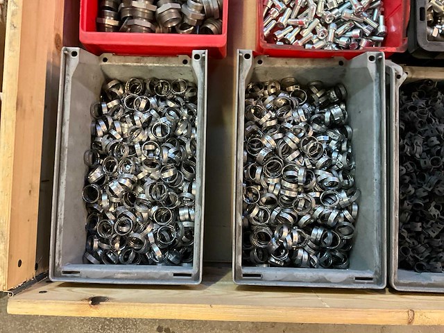 Partij bevestigingsmateriaal en koppelingen - afbeelding 5 van  5