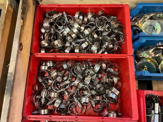 Partij bevestigingsmateriaal en koppelingen - afbeelding 2 van  9