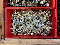 Partij bevestigingsmateriaal en koppelingen - afbeelding 4 van  9