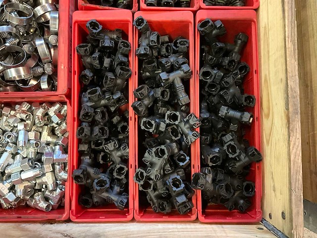 Partij bevestigingsmateriaal en koppelingen - afbeelding 9 van  9