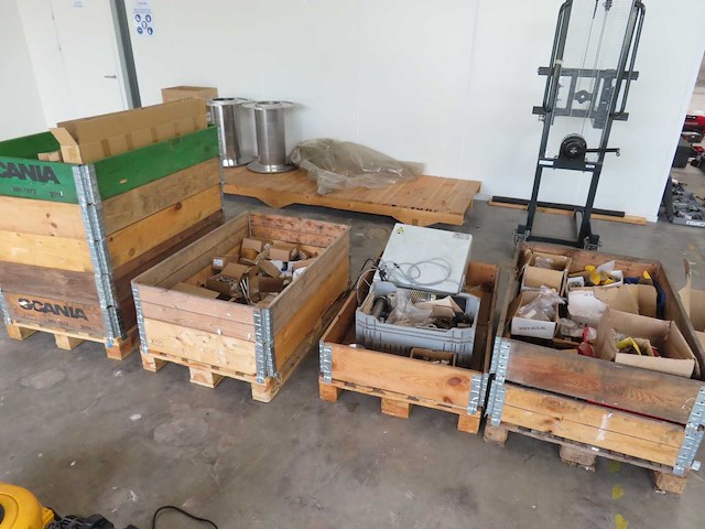 Partij bevestigingsmateriaal en machinetoebehoren - afbeelding 1 van  3