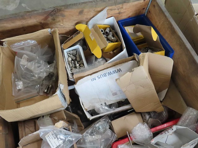 Partij bevestigingsmateriaal en machinetoebehoren - afbeelding 3 van  3
