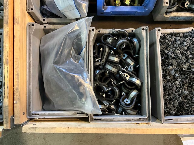 Partij bevestigingsmateriaal en slangklemmen - afbeelding 4 van  5