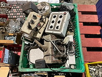 Partij bevestigingsmateriaal en stuurunits - afbeelding 2 van  5