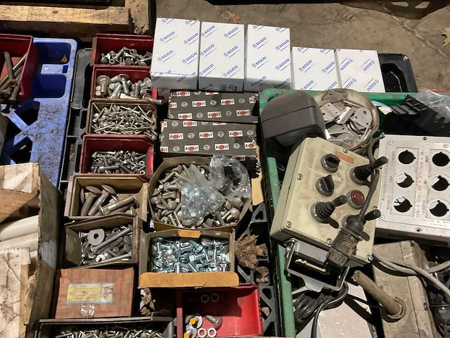 Partij bevestigingsmateriaal en stuurunits - afbeelding 3 van  5