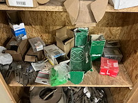 Partij bevestigingsmateriaal in 4 kasten - afbeelding 2 van  21