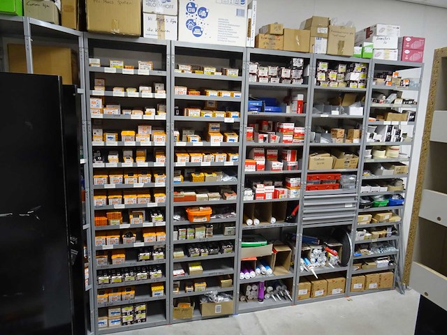 Partij bevestigingsmateriaal met stelling - afbeelding 1 van  31