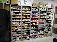 Partij bevestigingsmateriaal met stelling