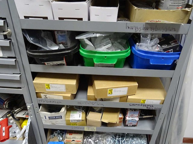 Partij bevestigingsmateriaal met stelling - afbeelding 27 van  31