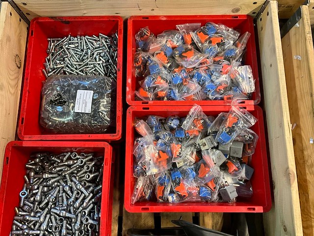 Partij bevestigingsmateriaal, relais en diversen - afbeelding 2 van  6