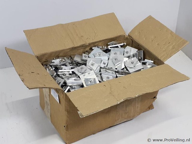 Partij bevestigingsmateriaal t.b.v. zonnepanelen - ca. 200 stuks - afbeelding 1 van  4
