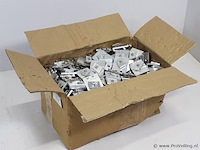 Partij bevestigingsmateriaal t.b.v. zonnepanelen - ca. 200 stuks - afbeelding 1 van  4