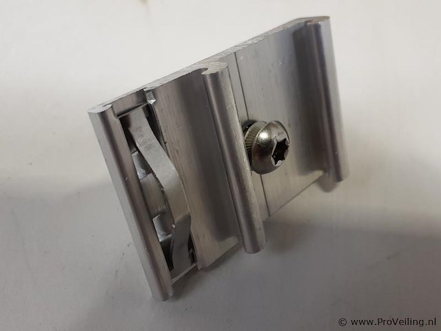 Partij bevestigingsmateriaal t.b.v. zonnepanelen - ca. 200 stuks - afbeelding 2 van  4