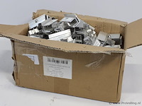 Partij bevestigingsmateriaal t.b.v. zonnepanelen allimex. verstelbare eindklem alu d - ca. 100 stuks - afbeelding 1 van  2