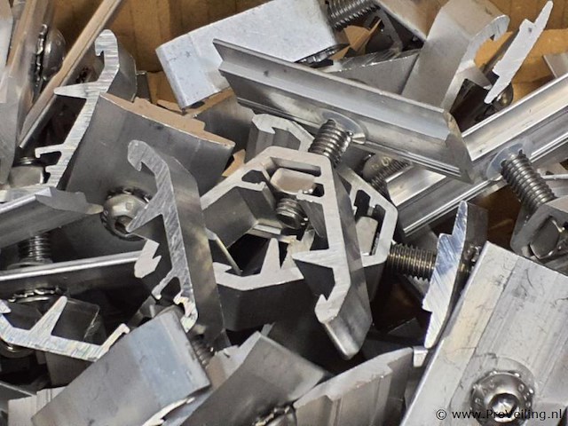 Partij bevestigingsmateriaal t.b.v. zonnepanelen - afbeelding 2 van  2