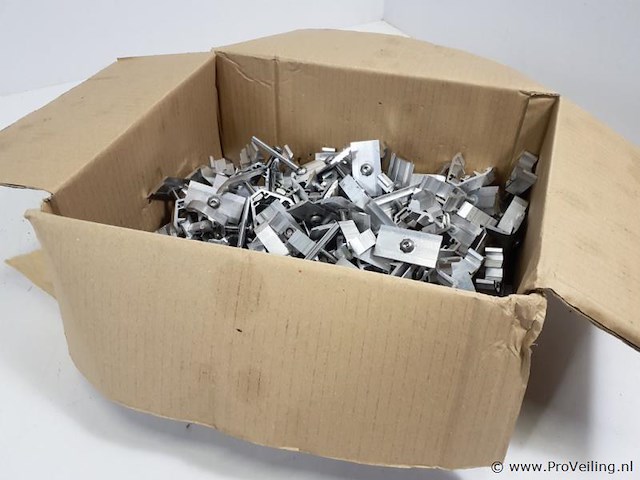 Partij bevestigingsmateriaal t.b.v. zonnepanelen - afbeelding 1 van  3