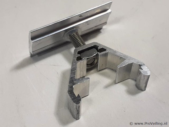 Partij bevestigingsmateriaal t.b.v. zonnepanelen - afbeelding 2 van  3