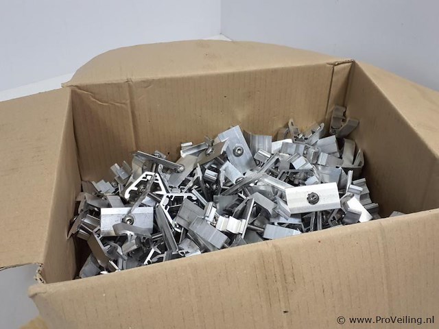 Partij bevestigingsmateriaal t.b.v. zonnepanelen - afbeelding 3 van  3