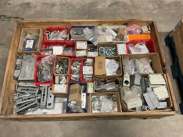 Partij bevestigingsmateriaal - afbeelding 1 van  9