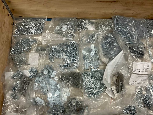 Partij bevestigingsmateriaal - afbeelding 2 van  9