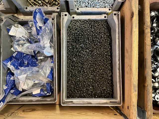 Partij bevestigingsmateriaal - afbeelding 7 van  7