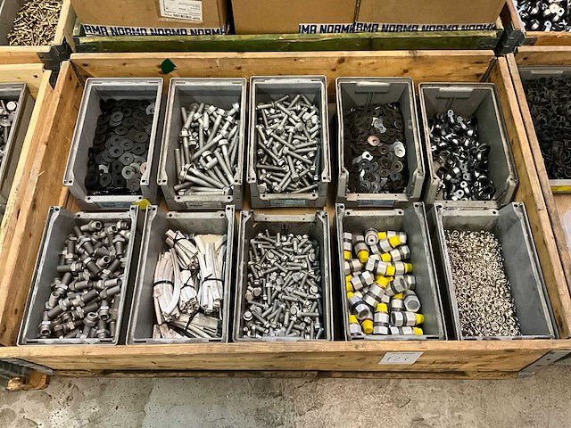 Partij bevestigingsmateriaal - afbeelding 1 van  6