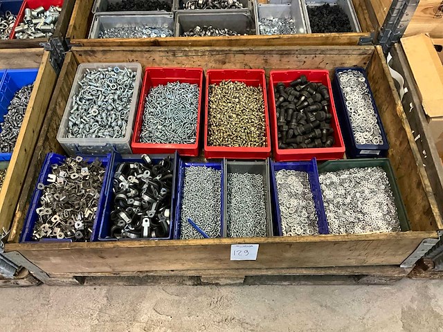 Partij bevestigingsmateriaal - afbeelding 1 van  5