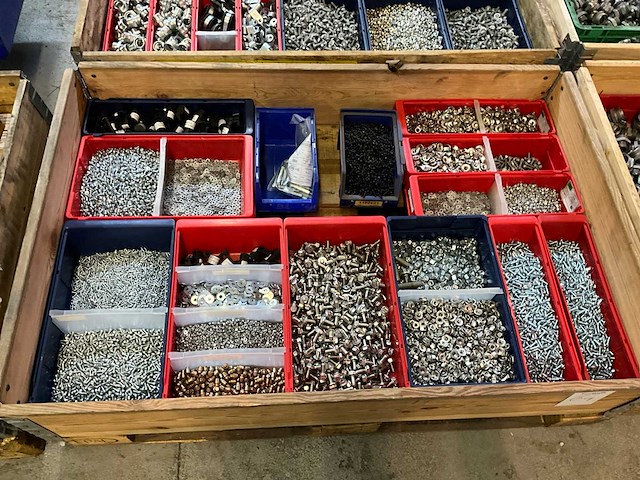 Partij bevestigingsmateriaal - afbeelding 1 van  12