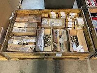 Partij bevestigingsmateriaal - afbeelding 1 van  4