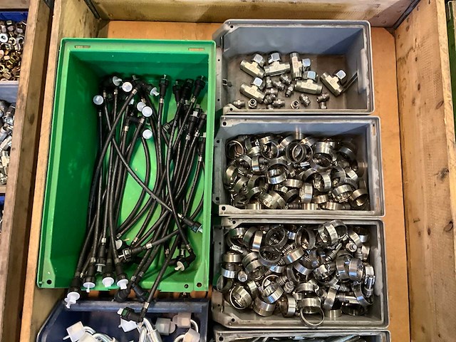 Partij bevestigingsmateriaal - afbeelding 1 van  4